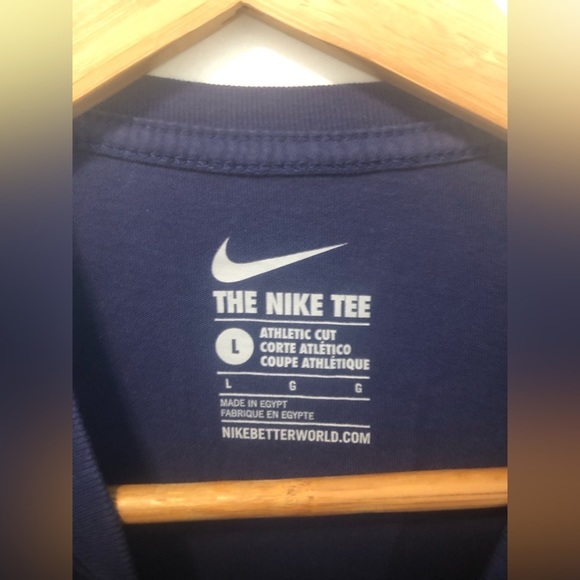 Nike Men's THE NIKE TEE Rare Barcelona FC Athletic Cut Short Sleeve T-shirt L - Picture 4 of 4